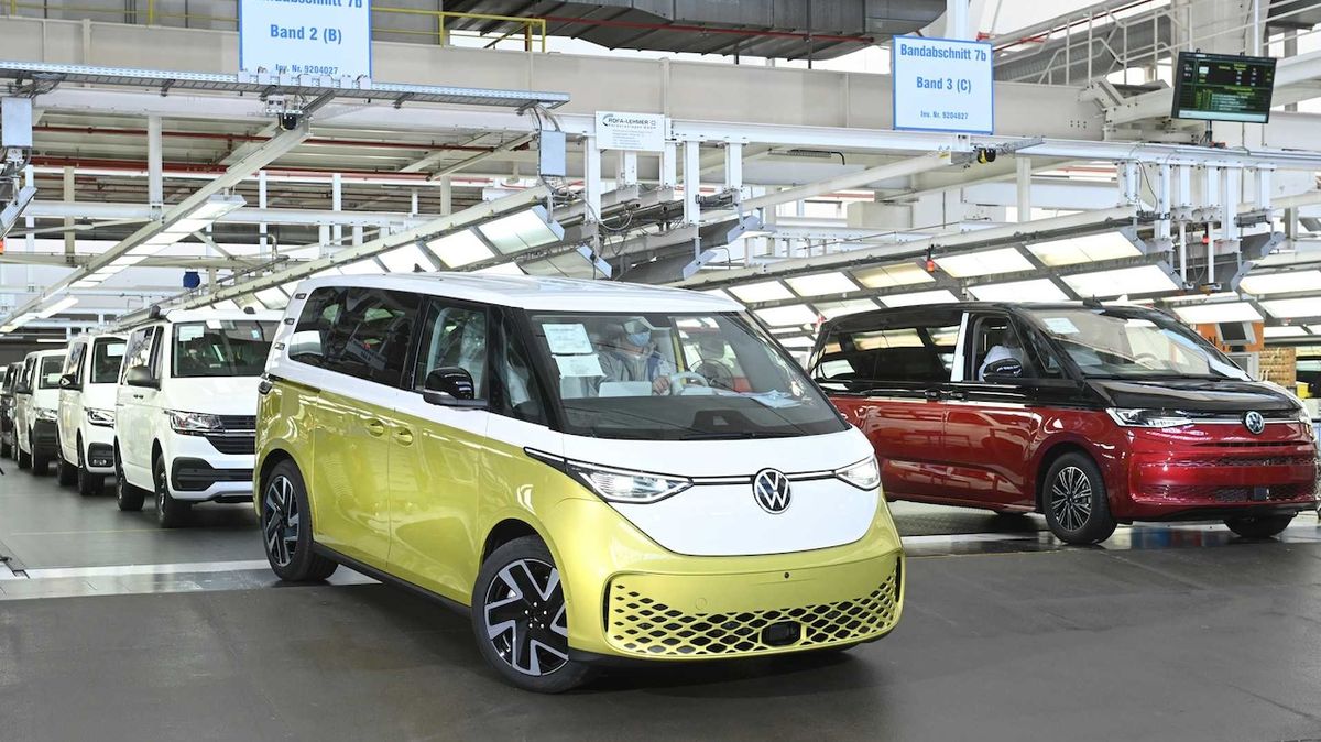 Volkswagen zahájil výrobu elektrické dodávky ID.Buzz